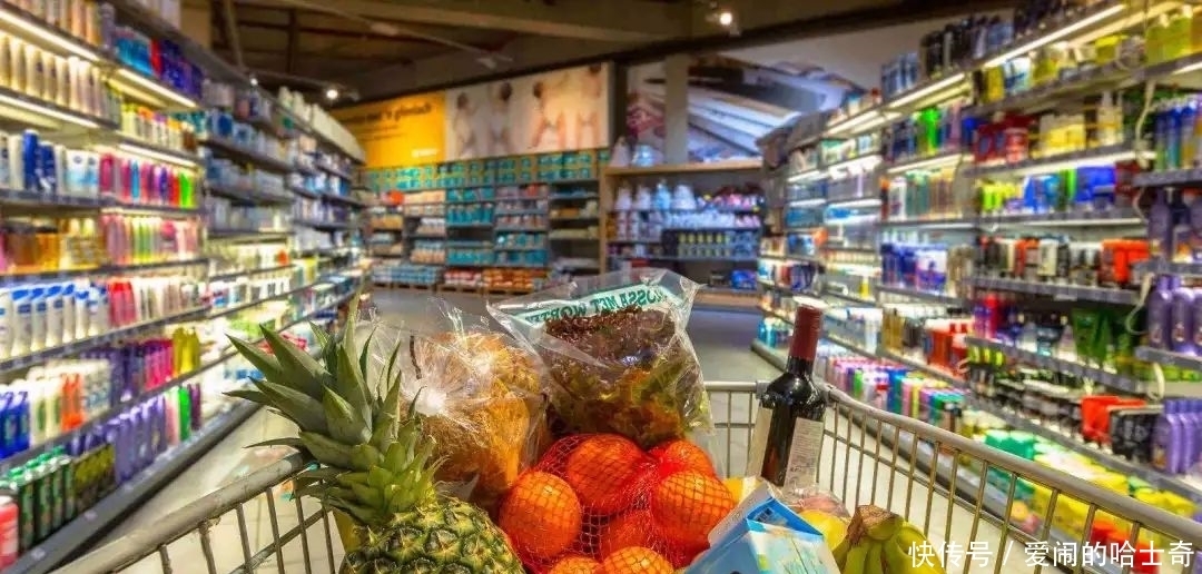 当全网都在催关晓彤给鹿晗庆生时,一场关乎全人类的灾难正悄然降临……