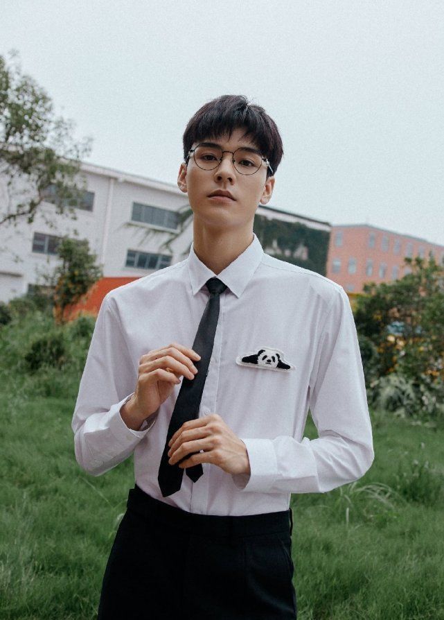 购物袋|都在抗拒《中餐厅5》姚安娜龚俊组CP,却偷偷嗑起了周也