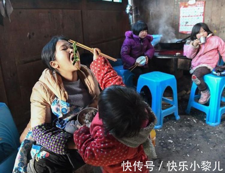 孩子|重庆妈妈10年生7个孩子,家庭倚靠猪和丈夫,自称未来生活很美好