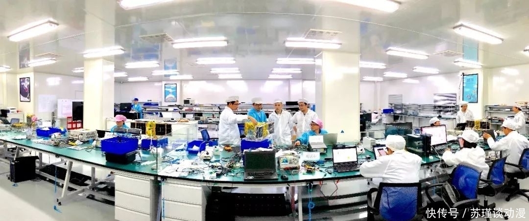 人类最远只到过月球,卫星连太阳系都出不去,为何能拍出银河系?