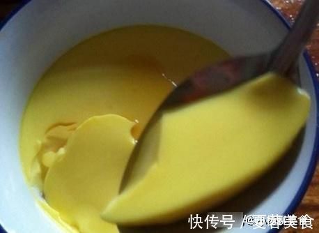 蒸鸡蛋羹时,需要加水吗?果然一步错步步错,难怪蛋羹不嫩气孔多