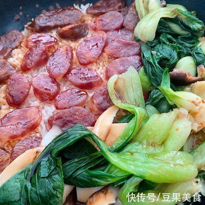  好吃倒转圈圈的腊肠煲仔饭