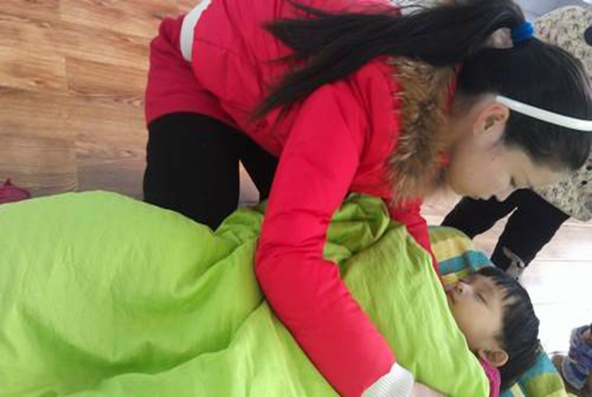 父母|养娃十年不如陪孩子睡一年,身为妈妈,别在孩子心中排序垫了底