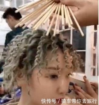 女神|女子用无数根一次性筷子烫头，看到最终的发型：见证女神蜕变