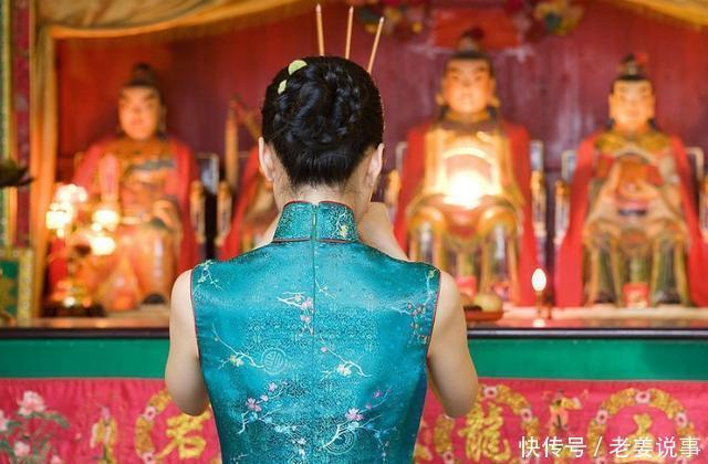 烧香插三炷，拜佛拜三拜，“三”有何讲究