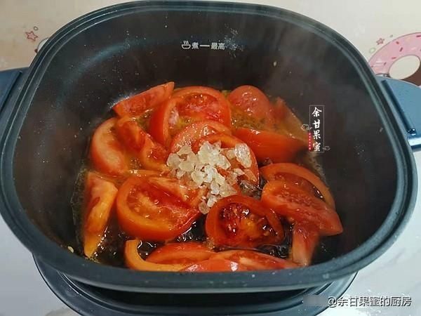 此菜上桌家人夸,三种食材烩一锅,咸鲜味美的下饭菜,又光盘了