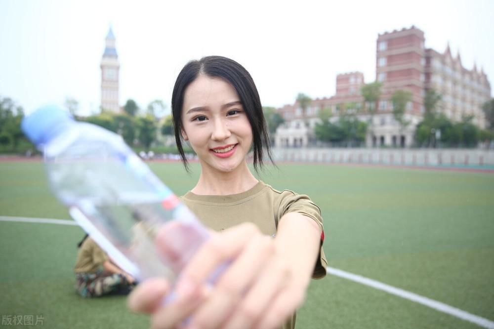 为什么女生上了大学后，颜值却有如此大的变化？学姐笑了