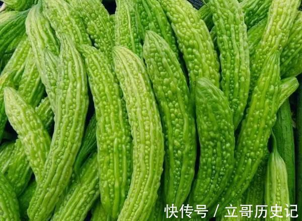 苦瓜|适合秋天吃的3种食物,营养全面、有益健康,皮肤更显年轻态