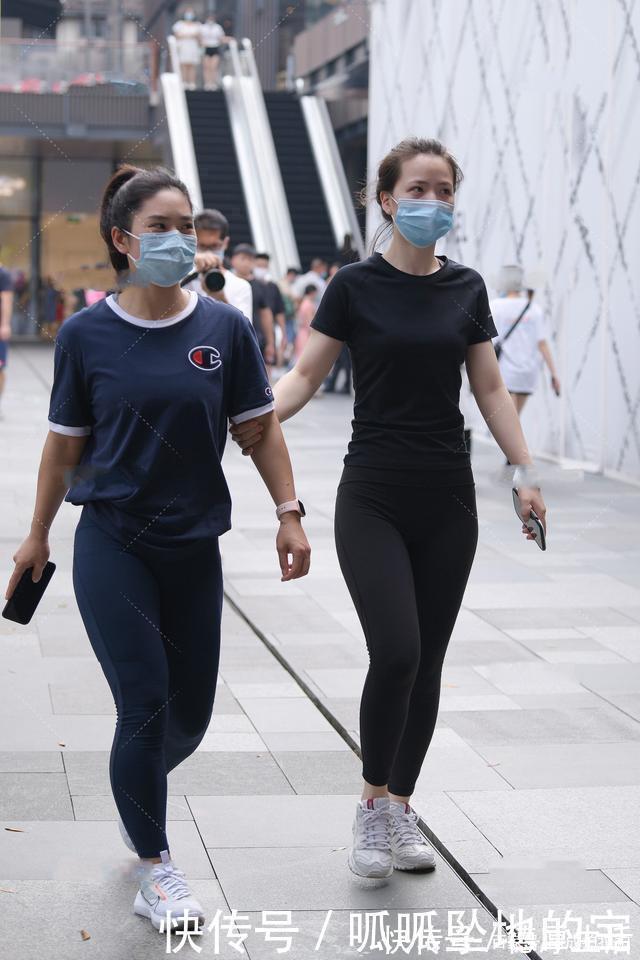 阿成|短袖加健美裤,穿出休闲运动风,简单又随性