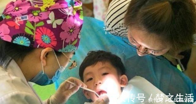 散散步|孩子被嘲笑“嘴太臭”,被同学孤立,医生取出小颗粒,宝妈都嫌臭