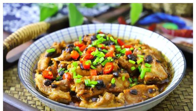 豆豉|排骨不煮不炖不炸,教你秘制做法,嫩滑多汁入味,好吃不上火