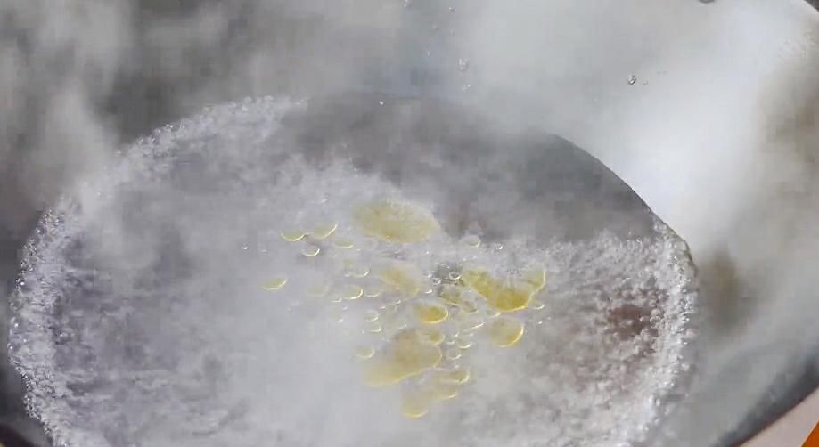 炒包菜,切记不要直接下锅炒!很多人一直做错了,难怪出锅不好吃