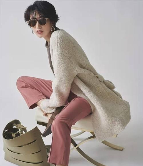  时髦|比黑白灰惊艳、比大地色时髦，最美的“疗愈色”穿搭，一眼就喜欢