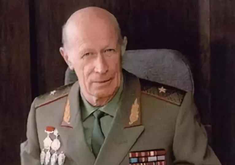 此国|部长在此国被杀后，苏联派出特种部队，将此国总统击毙在总统府内