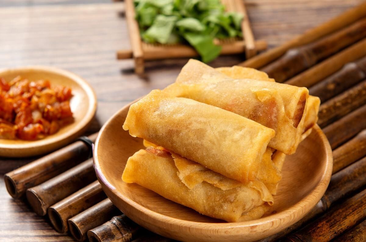 豆芽韭菜春卷，学会自己在家做美食，酥脆可口，超美味的家常菜