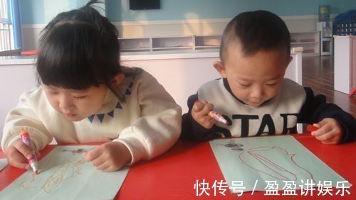 倩倩|已经满两岁的宝宝,这三个技能都掌握了吗?全部做到说明发育达标