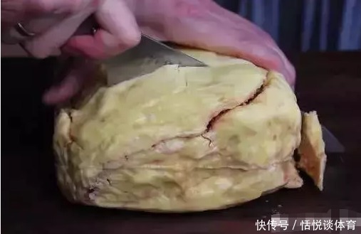 意外|一男子买了20斤牛肉,用黄油包好放冰箱一个月,切开以后很意外