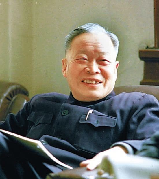 世界闻名|妻子体弱多病,朋友劝他纳妾,他坚持一夫一妻,后生一子世界闻名