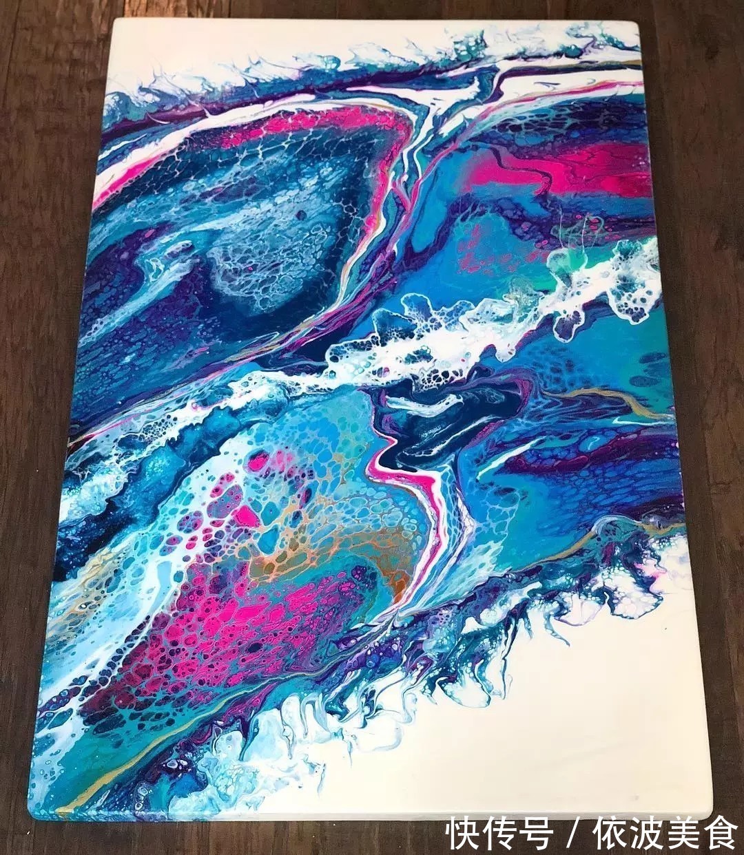 夏威夷&从没学过美术的她,用简单粗暴技法画画,让她成为了百万富豪