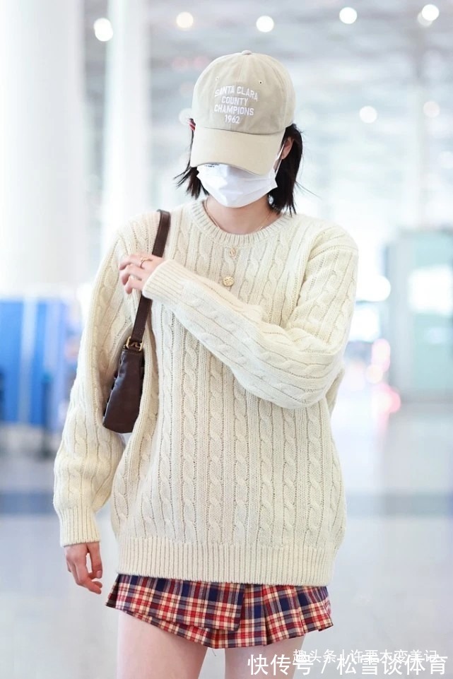 红+ 秋冬季,毛衣就买这4个“显白色”,高级不说还减龄,黄皮也能穿