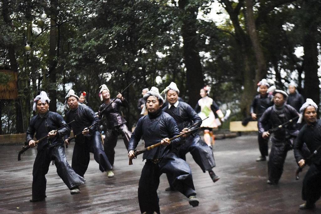 中国|中国唯一合法拥有枪支的部落，男人有3件宝物，其中1个在头顶