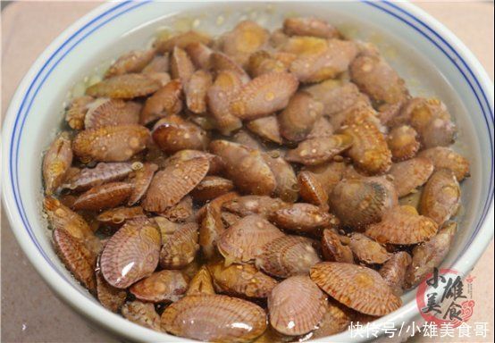 杂质|洗花蛤最忌直接放盐洗，老渔民教我3招，花甲疯狂吐沙，太厉害了