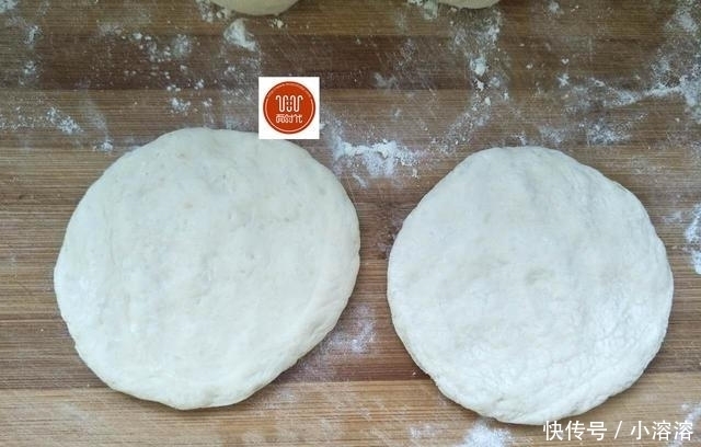 美食生活|发面烙饼,我有妙招,既省油又暄软,外酥里嫩凉了不会硬!