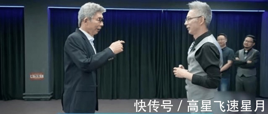 未來(lái)新世界鄧麗君現(xiàn)身被刁難,微笑溫柔回應(yīng)質(zhì)疑,科技改變時(shí)代