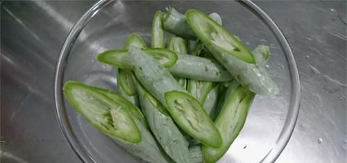 着一定|女性年过30，适合常吃3种食物，滋润皮肤，延缓衰老