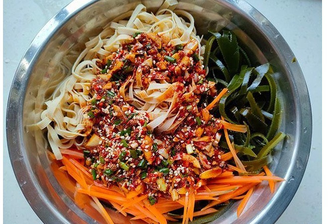 我家一周吃3回的菜,食材烫一烫,浇点料汁拌一拌,天热吃真爽口