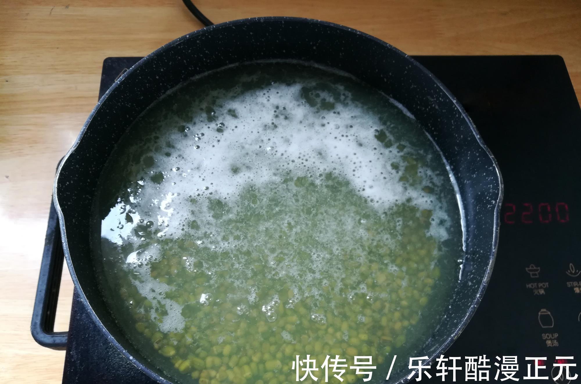 绿豆粥|煮绿豆粥时，放红糖，冰糖还是白砂糖，区别很大，别再放错了