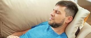 红枣应该生吃还是熟吃?营养专家提醒:肠胃不好的人,别吃错了