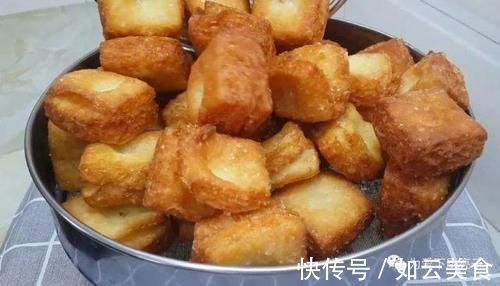 鸡蛋|我家面粉就爱这样吃，加2个鸡蛋，焦脆香酥不油腻，吃过就念念不忘