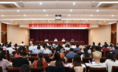 大学生|大学生入党和不入党有什么区别？大四能否申请入党？想入党要趁早