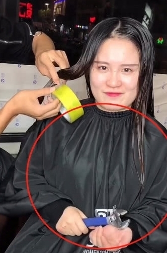 理发师|女大学生害怕理发师理解不了“只剪一点点”的意思,带的工具亮了
