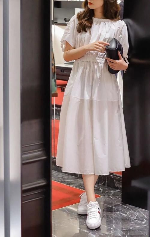 做“平平无奇”的时装，究竟有多难？