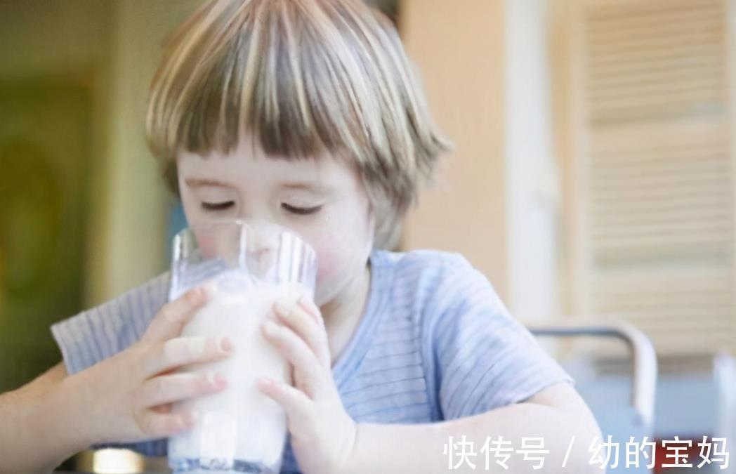 身高|兄妹俩一个每天喝牛奶,一个每天吃钙片,5年后身高差距明显