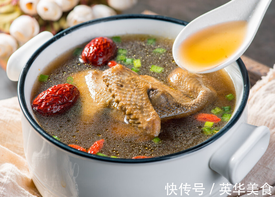 炖鸡汤|一鸽胜九鸡，炖鸽子汤需要焯水吗教你正确做法，肉嫩汤鲜营养高