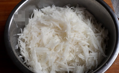 瞬间|冬天要多吃萝卜,学会这2道做法,孩子天天吵着吃,上桌瞬间扫光