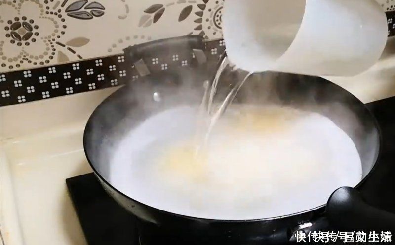 做法|面条简单又好吃的做法,6分钟就搞定,比牛肉面还香,上桌都说香