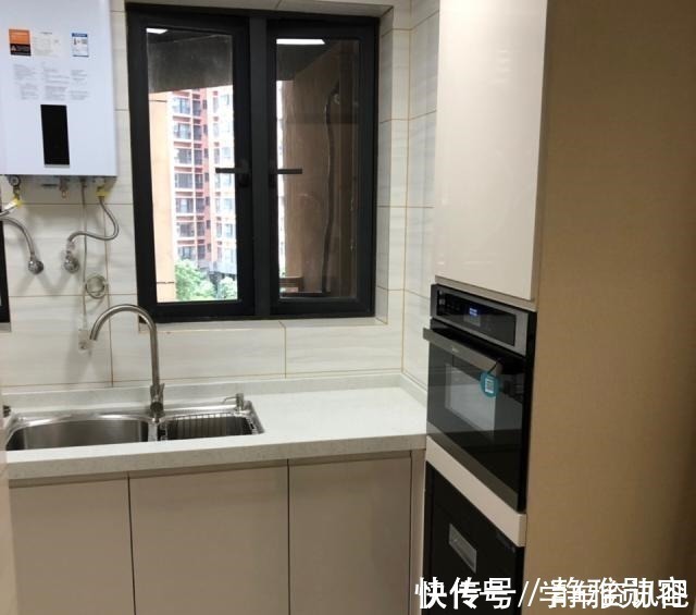 电视背景墙|历时三个月完工,打扫干净就很漂亮,电视墙实在抢眼,家人很高兴!