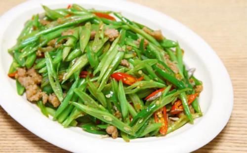 冬天，多给家人吃这菜，每天炒一盘，营养互补，美味又解馋