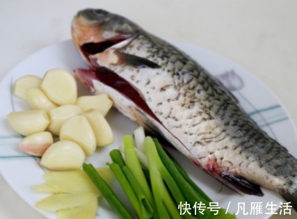 姜块儿|不管炖啥鱼,都不要直接加水炖!这样做汤浓白、味鲜美,好喝!