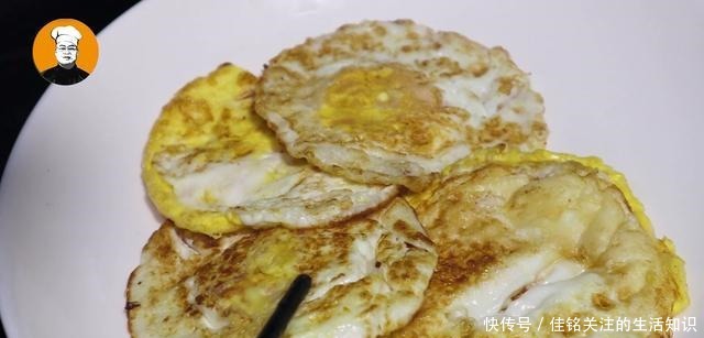 上桌|1块豆腐,4个鸡蛋,简单一做,实在太香了,上桌一会就扫光!