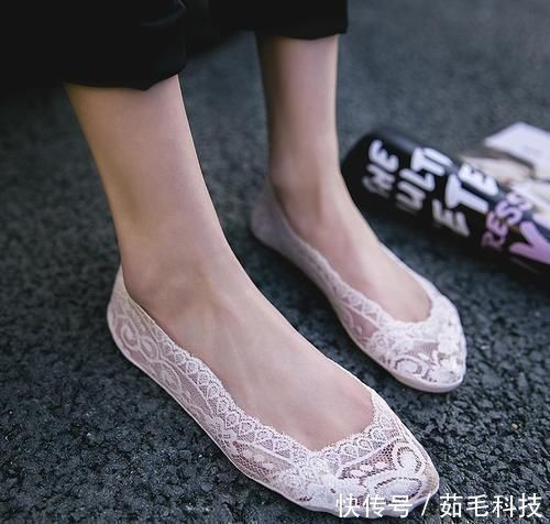 刚美美出门，袜子就掉跟，船袜不再往下掉，总有一个方法适合你