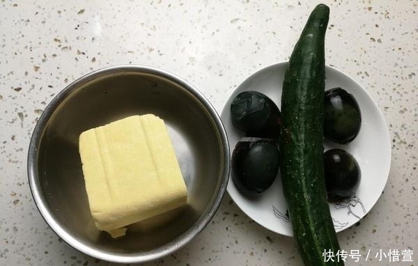 皮蛋|皮蛋豆腐的新做法!老师傅教你“万能”蘸汁,做什么菜都能用它!