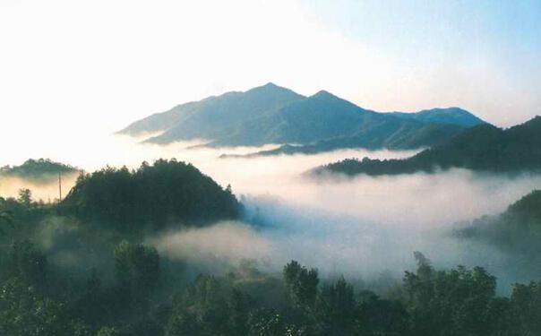 这座山脉绵延八百里，5A景区高达7个，真是全国罕见