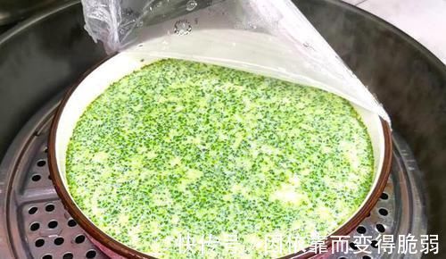 鸡蛋里面加西兰花，不用炒不油炸，鲜嫩营养，好吃到不想放下筷子