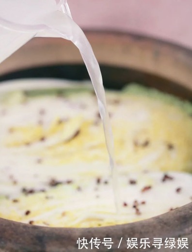 腌酸菜，东北大娘教你3个技巧，保证酸香脆爽，久放不霉，超好吃