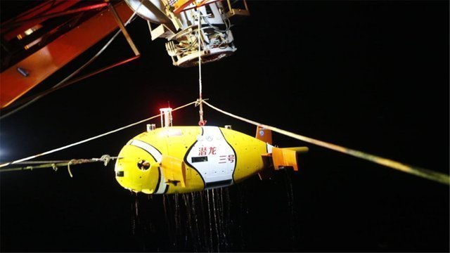 传回 自3900米海底传回一组照片，我国曝光海底真面目，各国需警钟长鸣